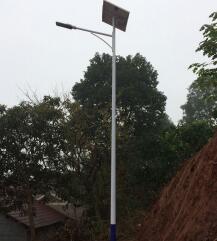 【案例】 湖南省懷化市6米太陽能路燈安裝成功案例